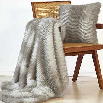 MAISON LUXE - Fur Throw